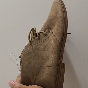 WOMEN'S BOOTS TAN NEW NEVER WORN SIZE 6 FAUX SUEDE